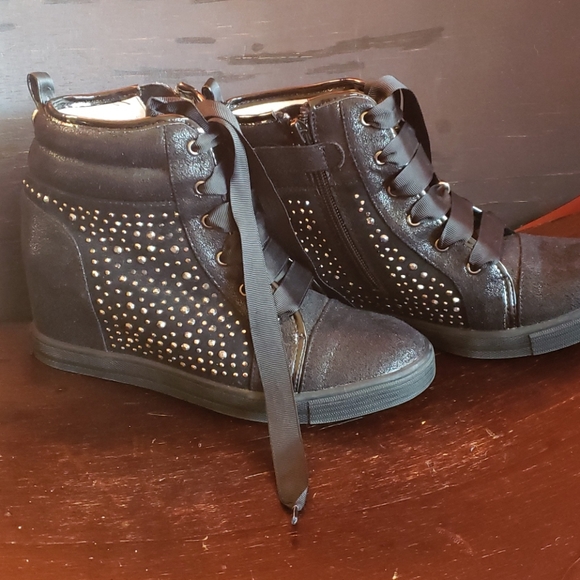 Stuart Weitzman Other - NWOT Stuart Weitzman Vance Wedge Sneakers